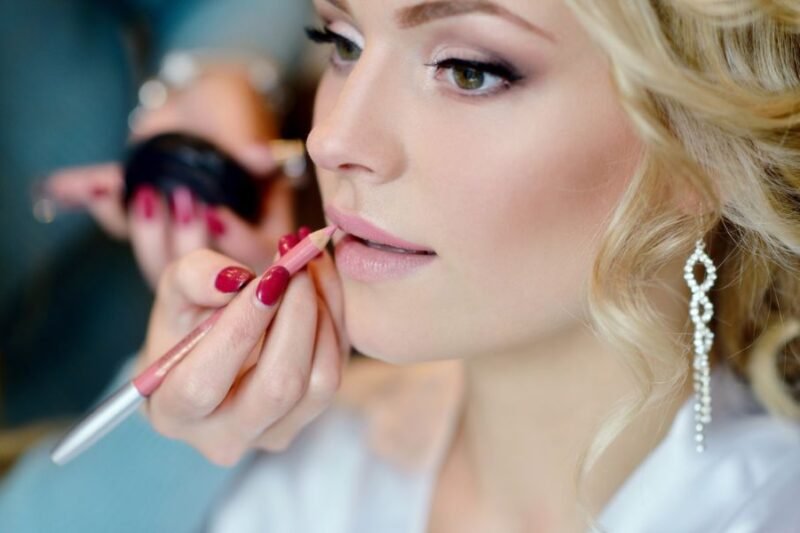How to Match Your Makeup to Your Outfit: A Practical Style Guide